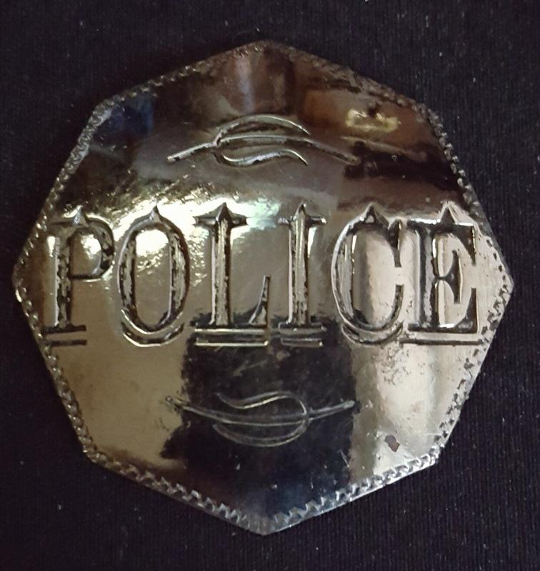 Name:  police badge cleaned.jpg
Views: 355
Size:  76.5 KB