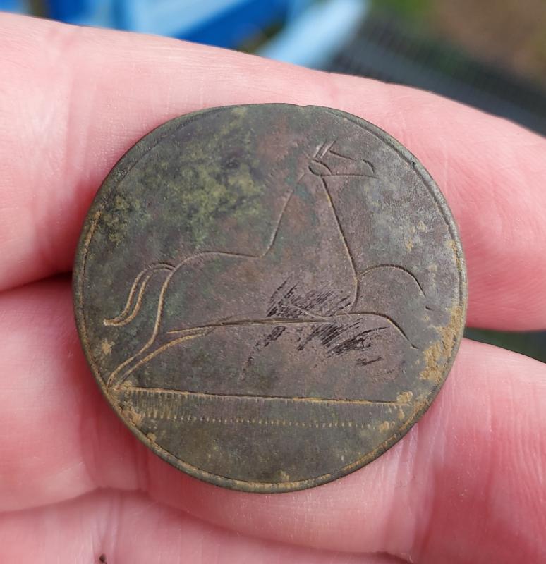1700s button with engraved galloping horse