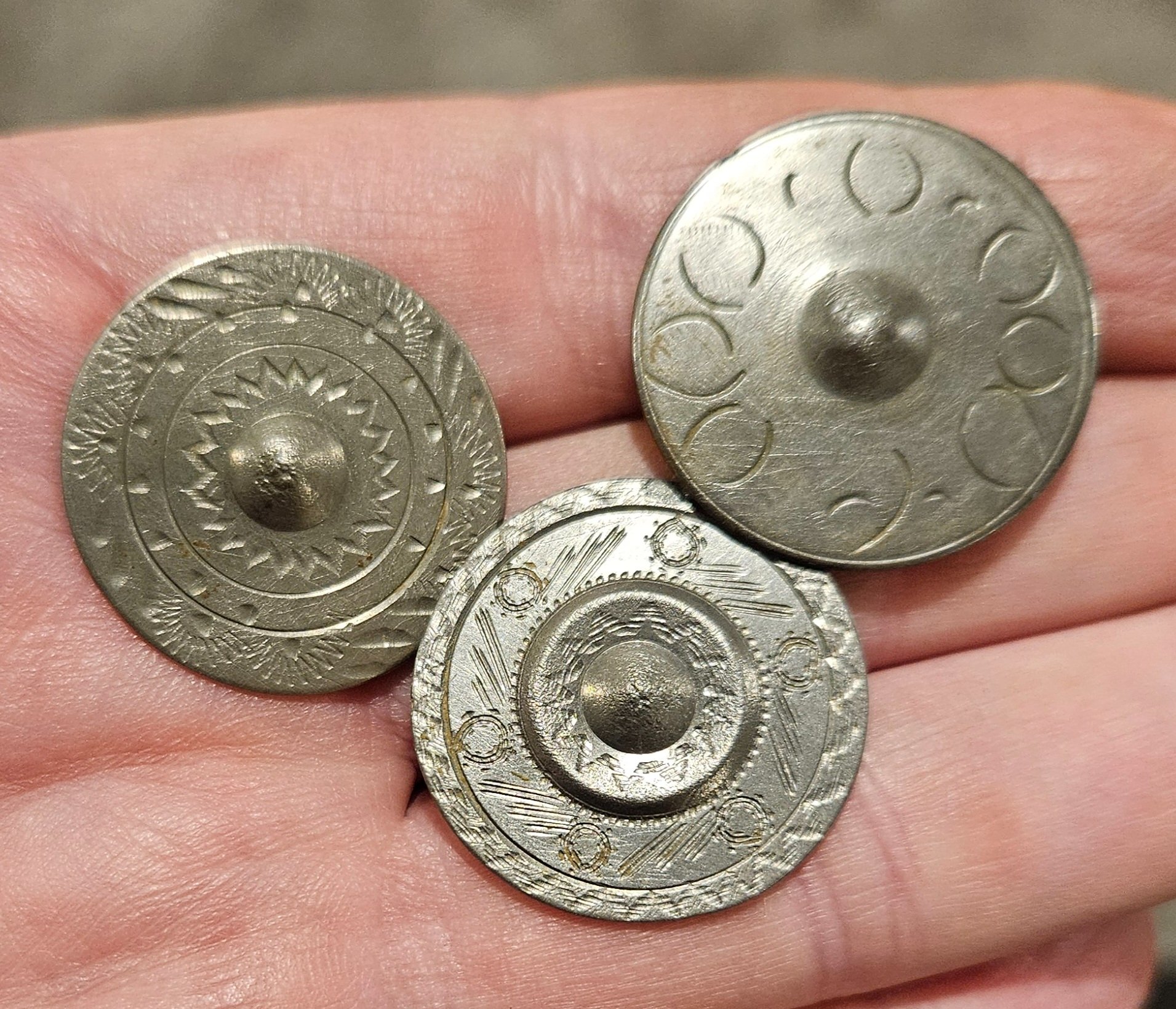 Engraved tombac buttons - 1700s