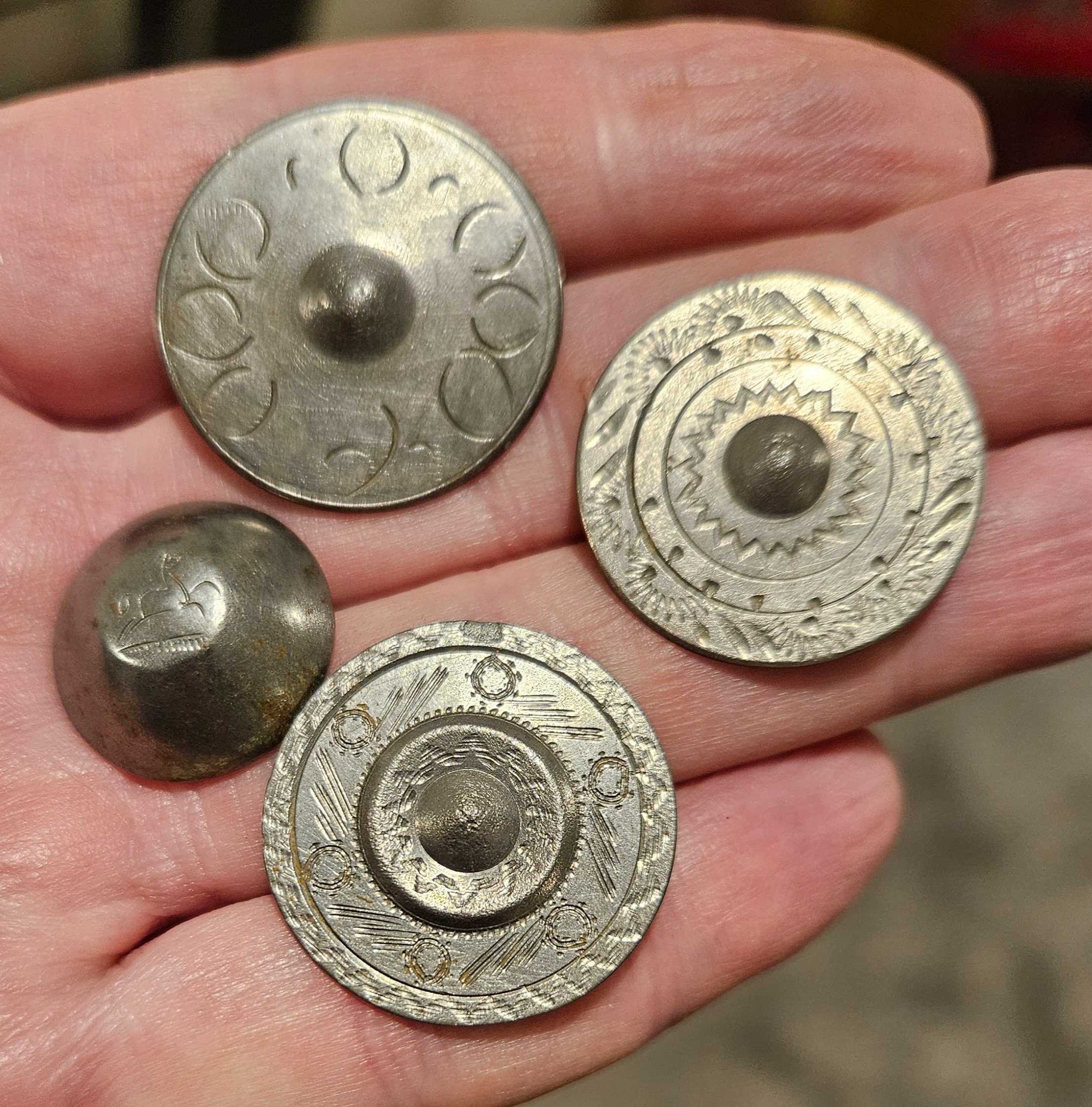 Engraved tombac buttons - 1700s