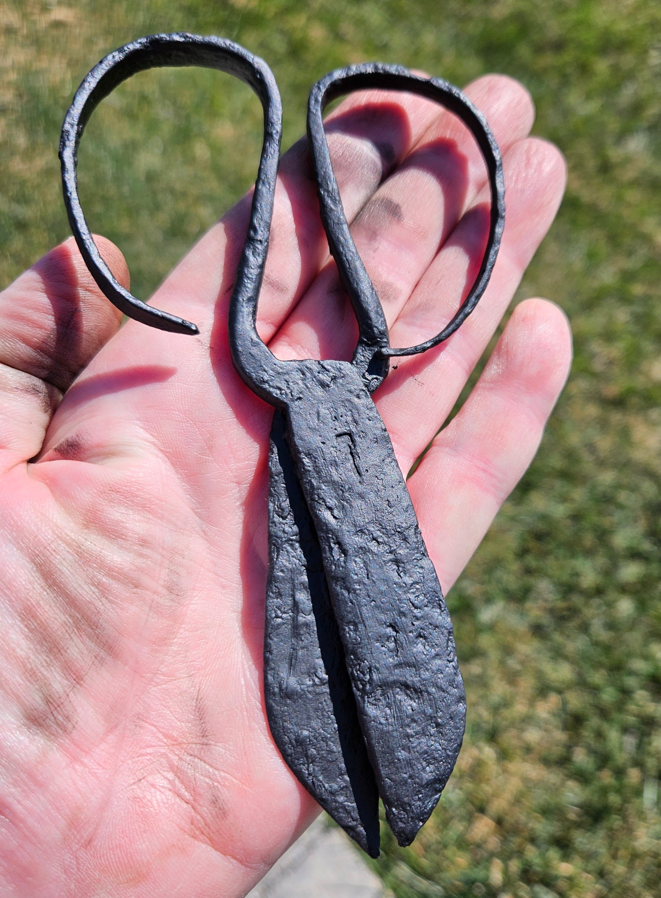Medieval scissors with maker's mark - 1300 to 1400s